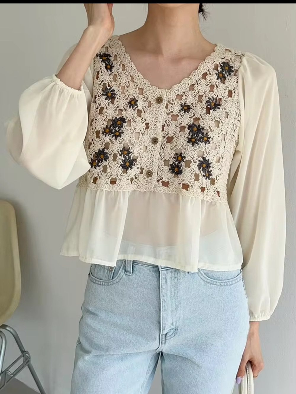 DAZY Cream boho Floral Lace-Overlay Long Sleeve Women’s Top med Like new M